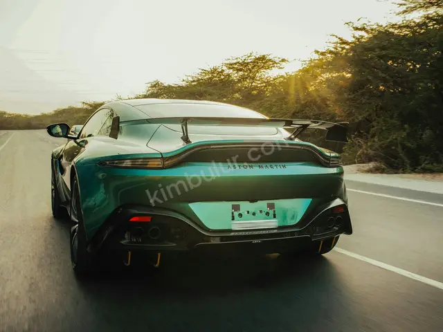 2022 Aston Martin DB12 Comfort — Tramer Kaydı Düşük