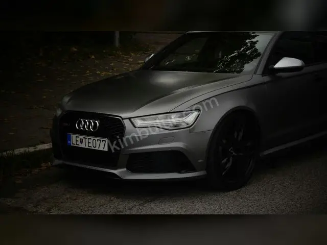2012 Audi RS Serisi Design — Garaj Aracı