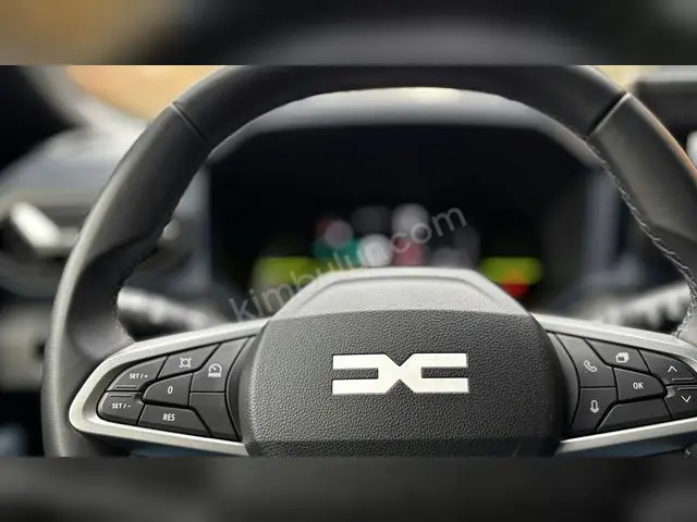 2022 Dacia Duster Premium — Garaj Aracı — fotoğraf 2