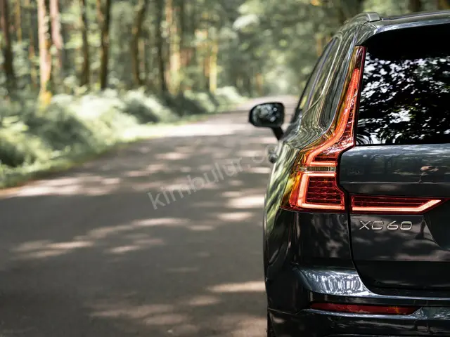 2025 Volvo V60 Premium — Bakımları Yeni