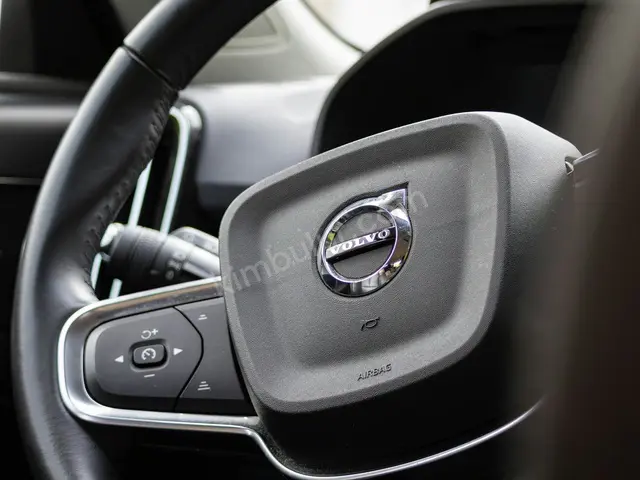 2025 Volvo XC40 Sport — Az Yakan — fotoğraf 2