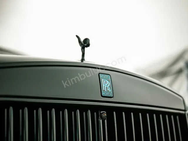 2021 Rolls-Royce Phantom Titanium — Garaj Aracı — fotoğraf 2