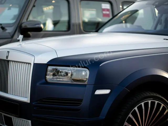 2022 Rolls-Royce Spectre Style — Garaj Aracı