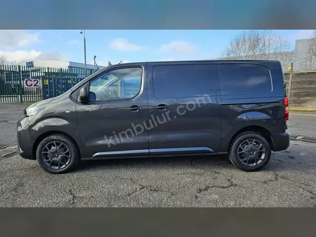 2025 Ford Tourneo Courier Urban — Ekspertiz Raporlu — fotoğraf 3