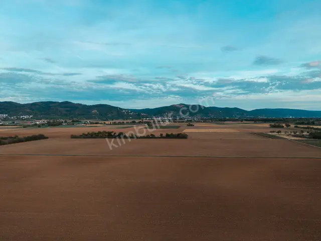 Karabağlar 715 m² Kiralık Konut + Ticari İmarlı Arsa